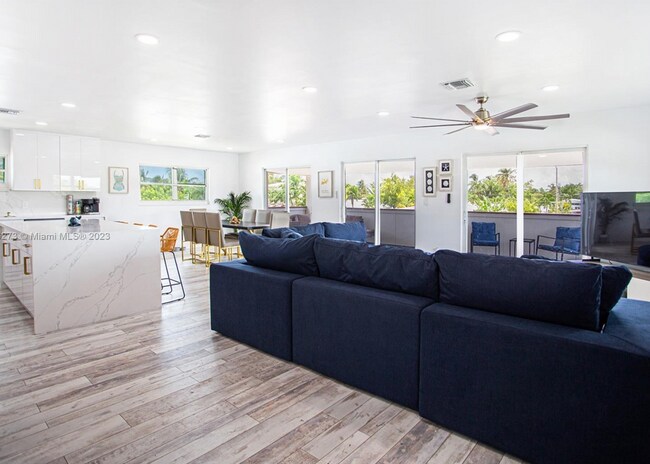 Building Photo - 1623 Venetian Dr