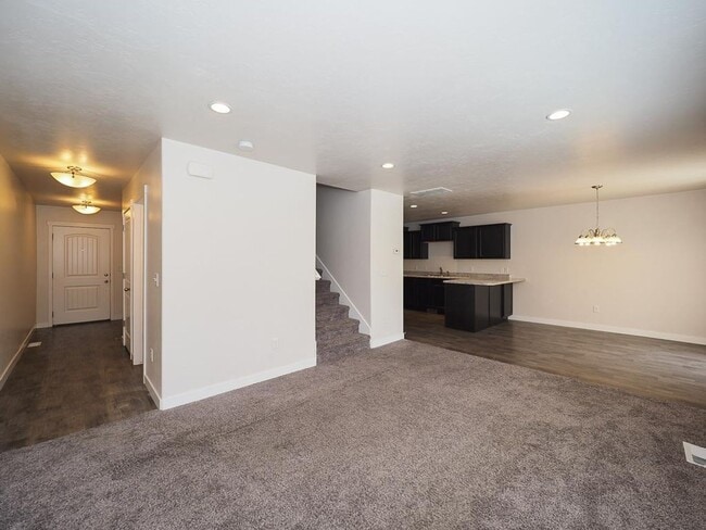 Building Photo - Draper Hillside Townhome