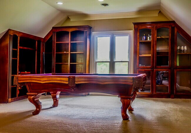 Building Photo - FURNISHED 6500 SQ FT MANSION (SHORT TERM / INSURANCE)