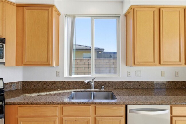 Building Photo - 4 Bed / 2.5 Bath Home at Talavera!