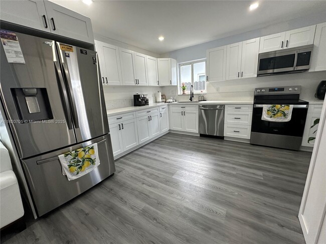 Building Photo - 1543 SW 74th Ct
