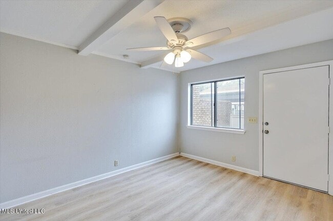 Building Photo - 167 Lakebend Cir