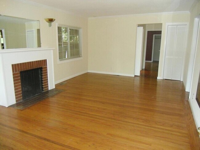 Building Photo - COMING SOON! Nice 2+ Bedroom 2 Bath House w/Bonus Room