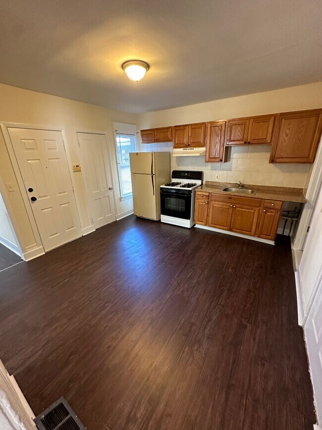 Shelton St. 446 446 Shelton St Bridgeport CT 06608 Apartment Finder