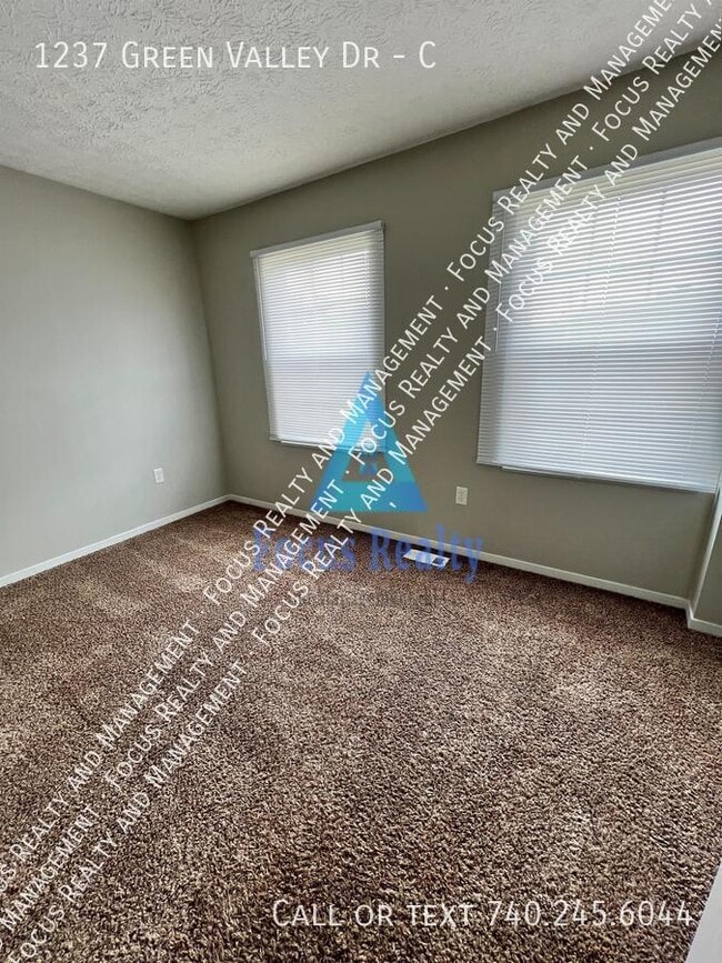 Building Photo - 1237 Green Valley Dr