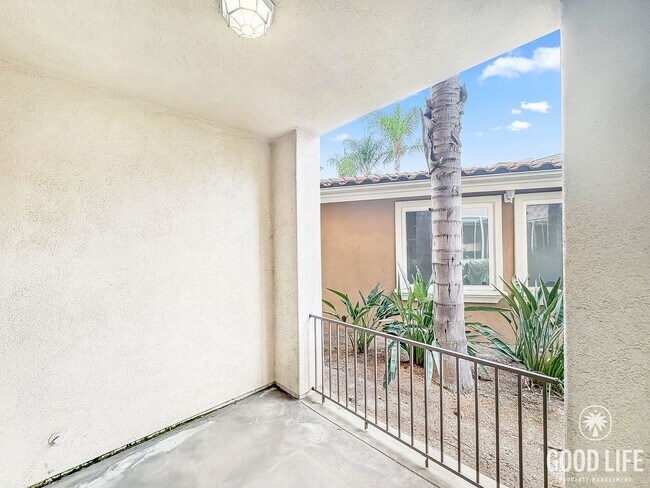 Building Photo - Beautiful 2Bd/2Ba Available In Sabre Springs