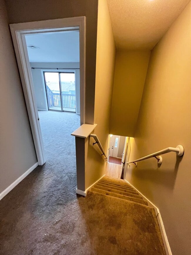 Building Photo - Rarely available Lake Vista Townhouse - en...