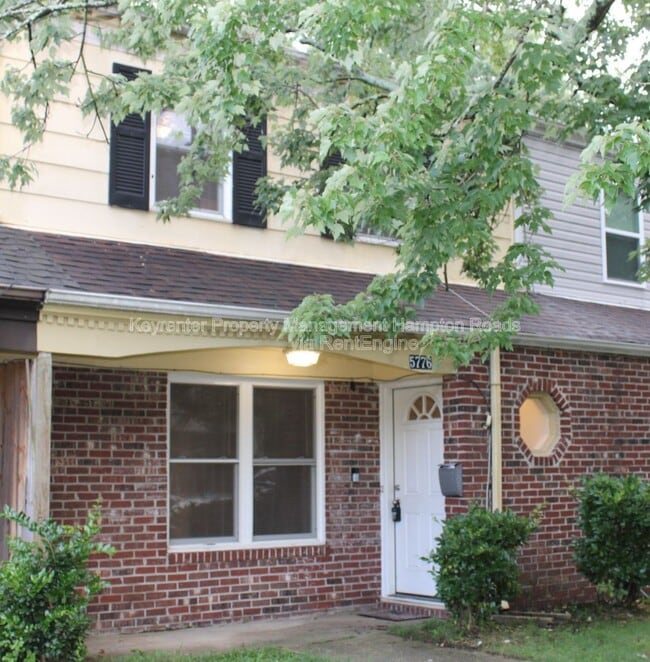 Building Photo - 5776 W Hastings Arch