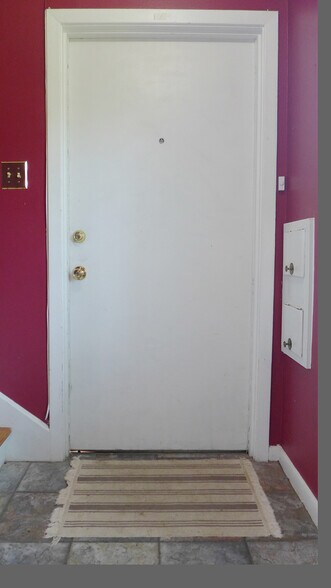 Building Photo - 310 West Mistletoe Avenue