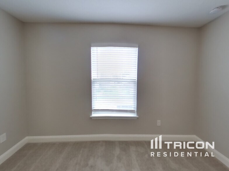 Building Photo - 523 Meldrum Ln