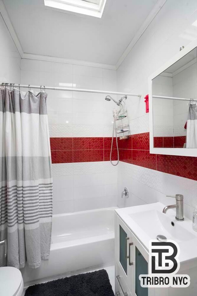 Primary Photo - 3 bedroom in ASTORIA NY 11105