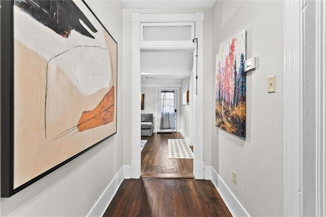 Building Photo - 867 Beecher St SW