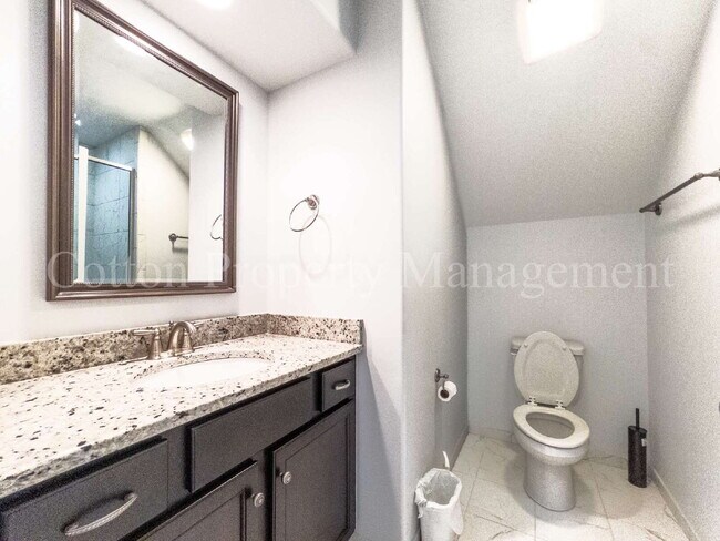Building Photo - 633 Jenoa Dr