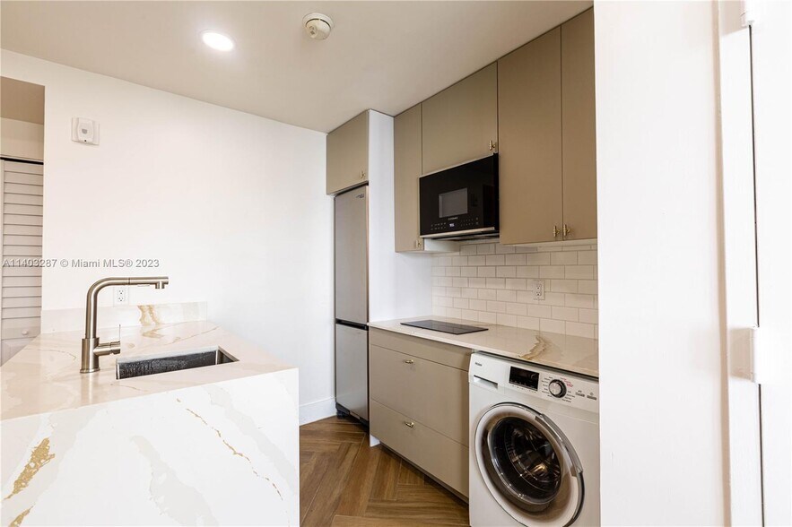 Building Photo - 731 6th St