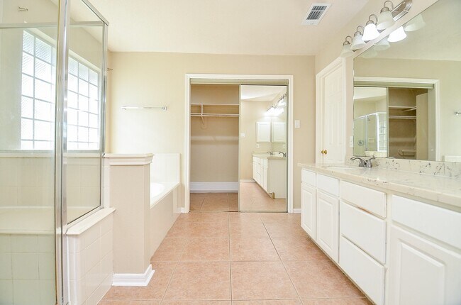Building Photo - 3747 Heritage Colony Dr