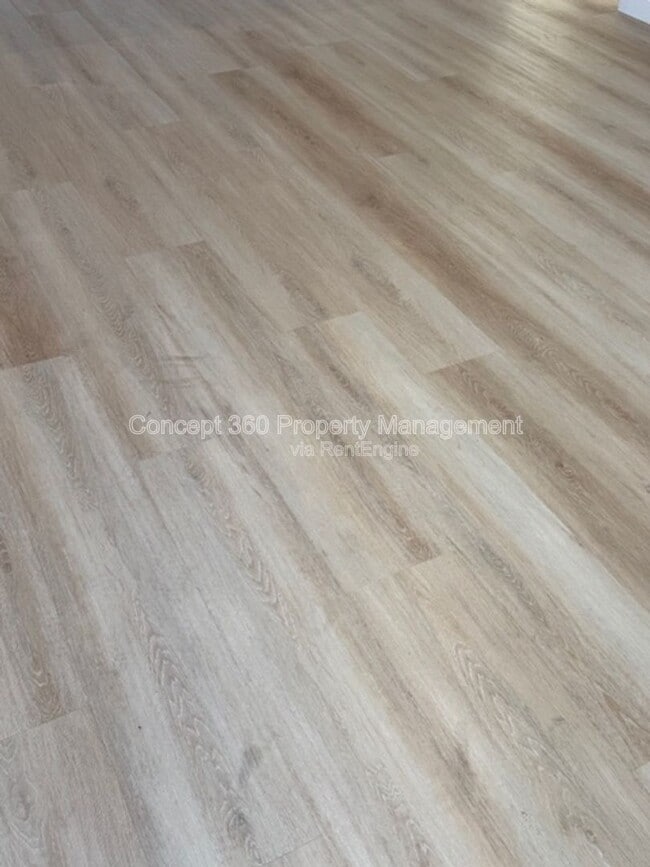 Building Photo - 6170 Briercrest Ave