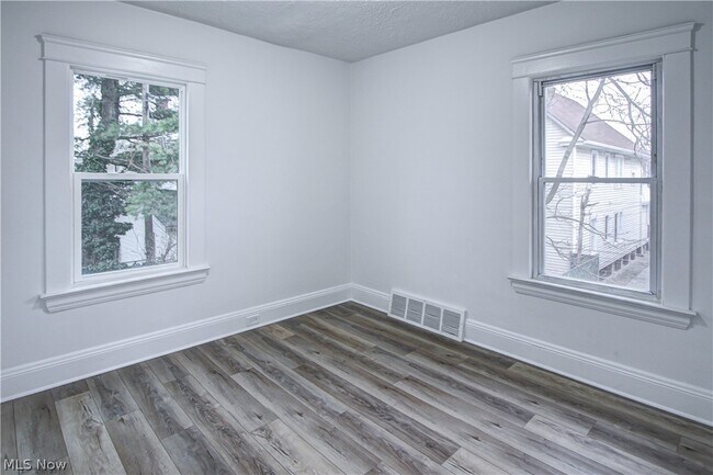 Building Photo - 1931 W 74th St