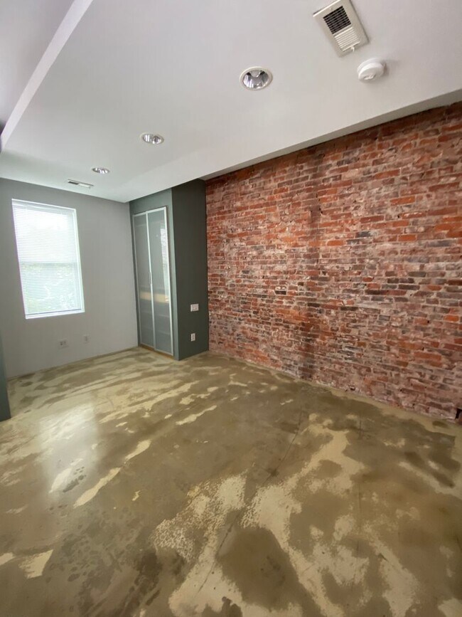 Building Photo - 609-611 E. Passyunk Ave