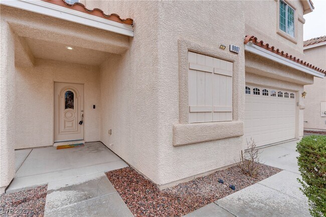 Building Photo - 8807 Red Fox Dr