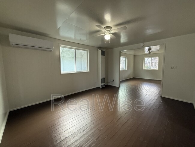 Building Photo - 328 SE Lane Ave