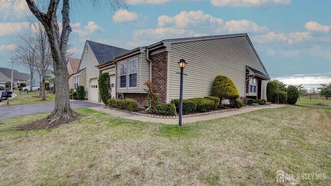 Building Photo - 18B Thomas Paine Dr