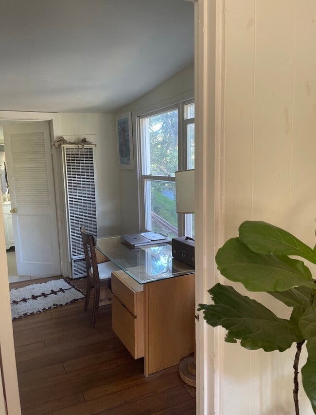 Building Photo - 1279 Oakwood Dr