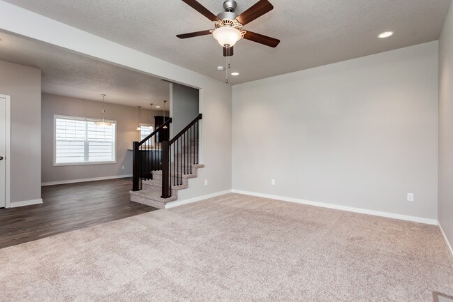 Building Photo - 2071 SW Cascade Falls Dr