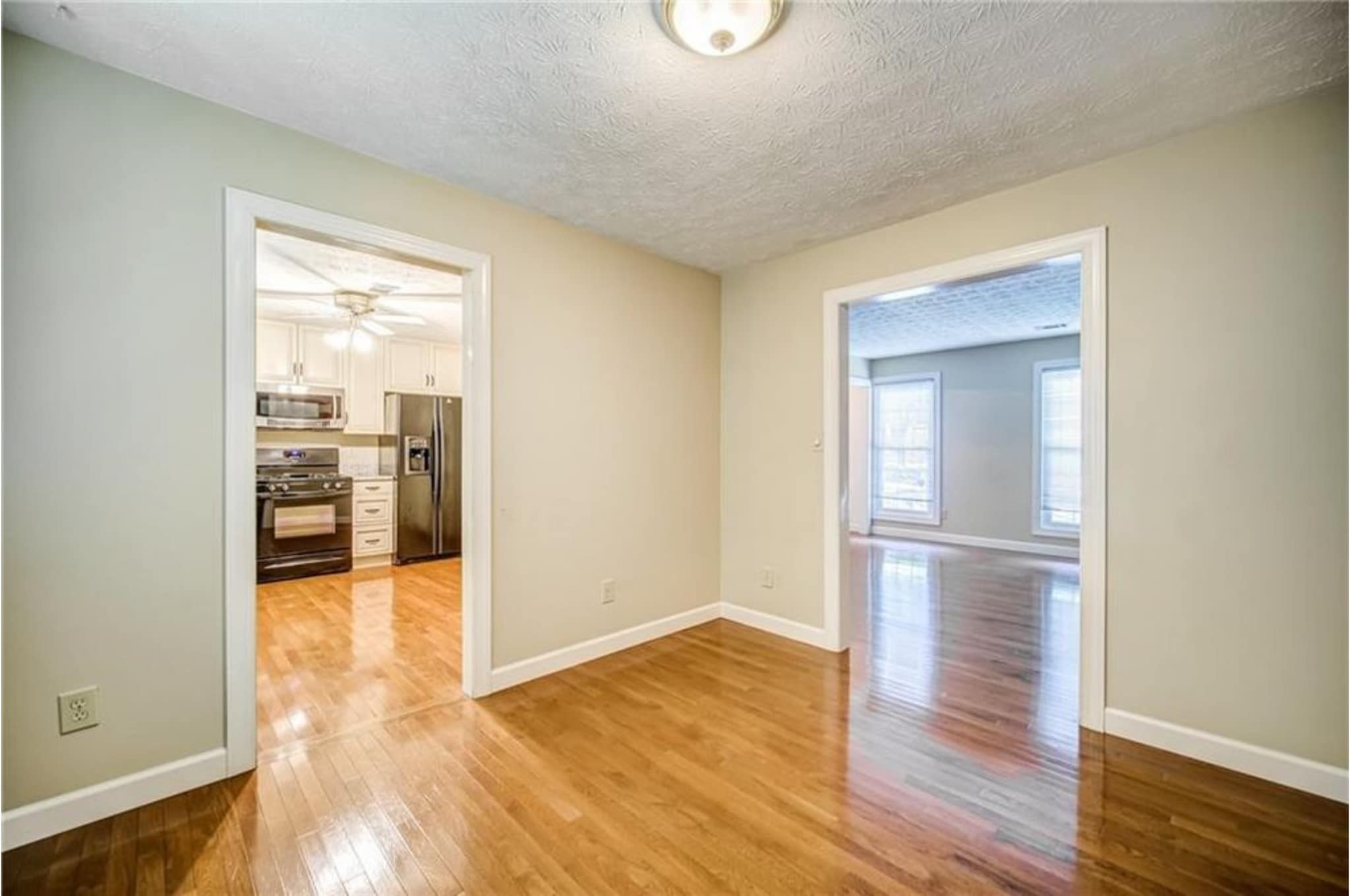 Building Photo - 10385 Rillridge Ct