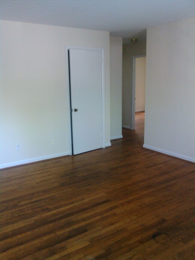 Building Photo - 529 Hillsborough St