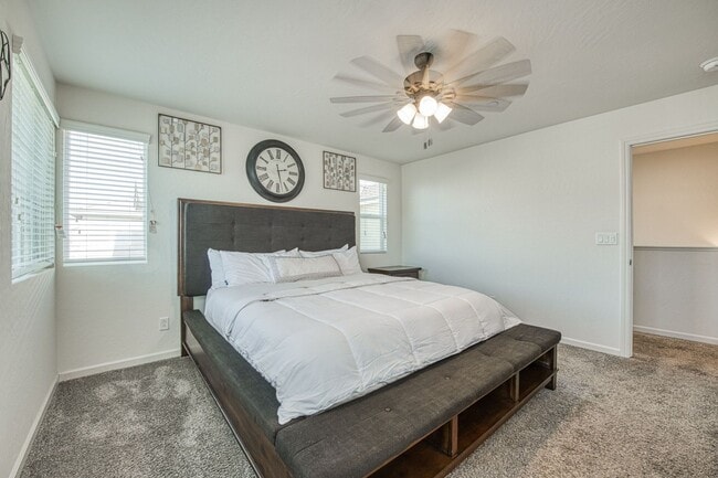 Building Photo - Stunning Clovis Home!