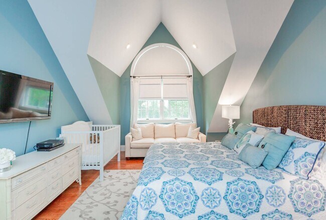 Building Photo - 6 Old School House Ln