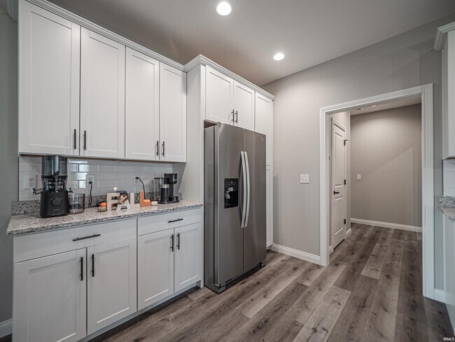 Building Photo - 3593 Sand Dr