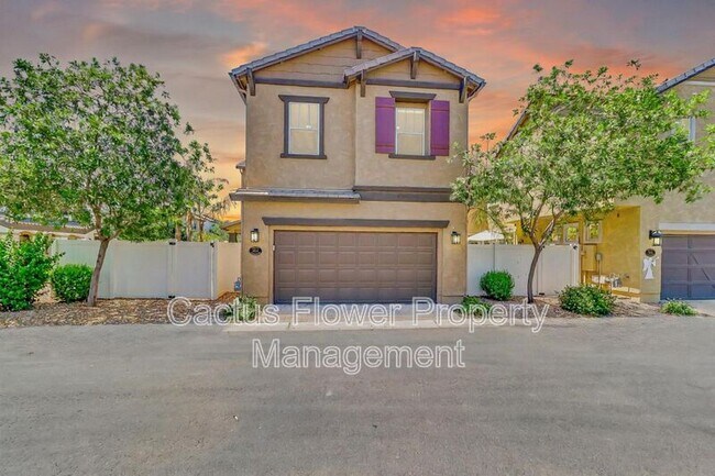 Building Photo - 2734 S Santa Rita