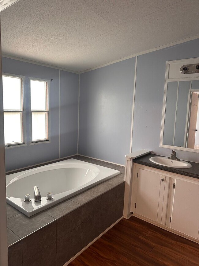 Building Photo - RENTAL HOME 3BD/2BTH