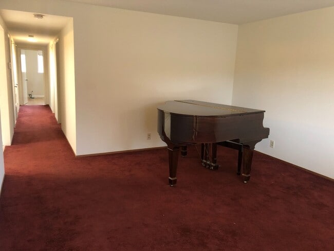 Building Photo - 4bd/2ba - Bedroom Home with a Lap Pool! Excellent Location - Coming Soon!