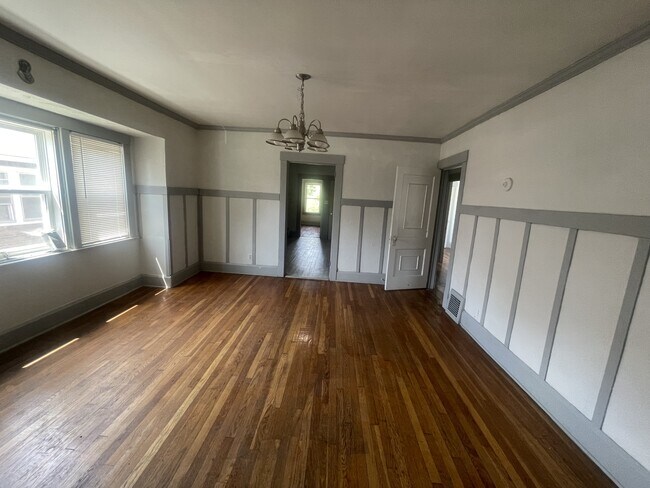 Building Photo - 1848 Cordova Ave