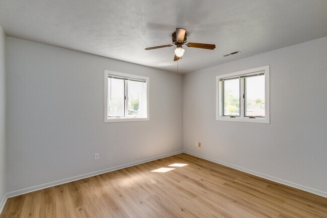 Building Photo - 236 N Fair Oaks Ave