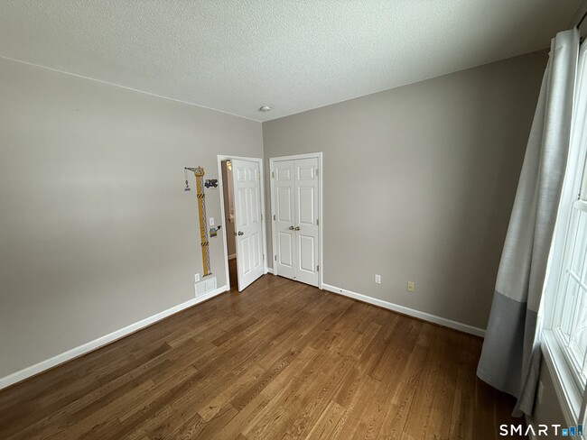 Building Photo - 104 Valley View Rd