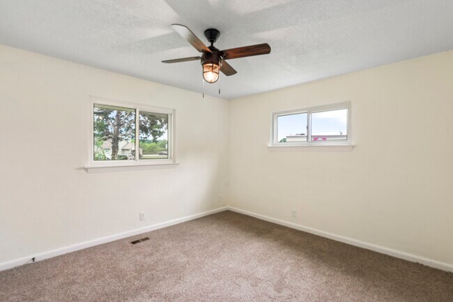 Building Photo - 1331 Phils Dr