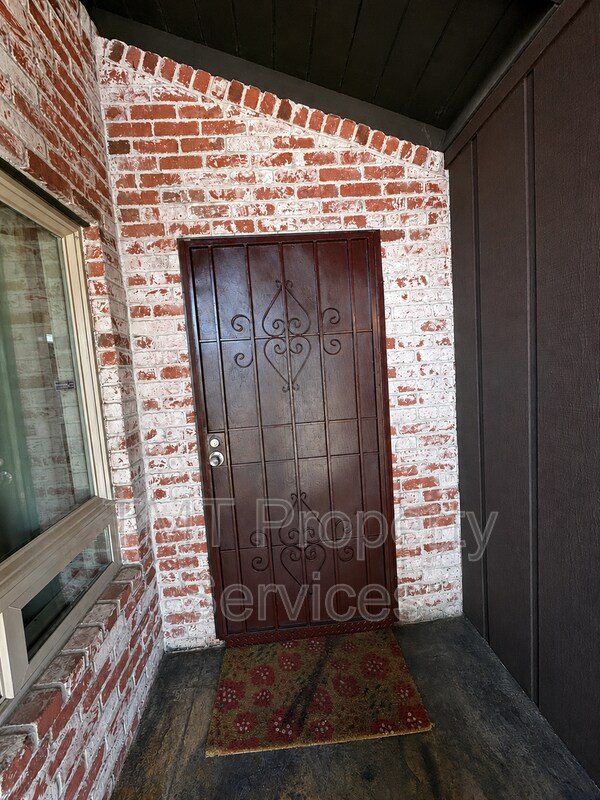 Building Photo - 930 Graywood Cir
