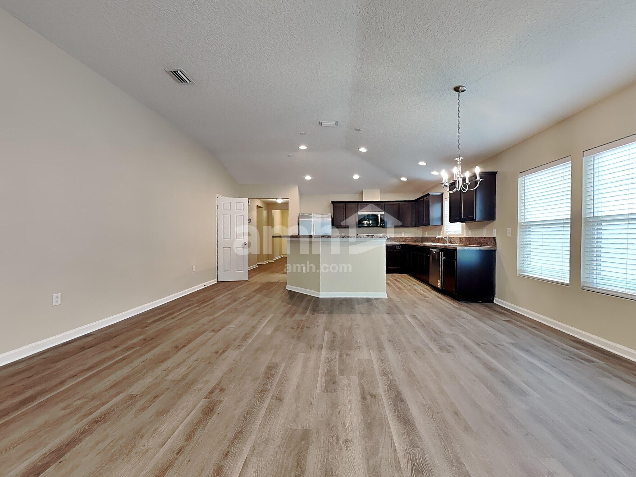 Building Photo - 563 Worcester Ct