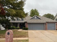 Building Photo - BIXBY - 3 bedroom, 2 bath, study and 3 car...