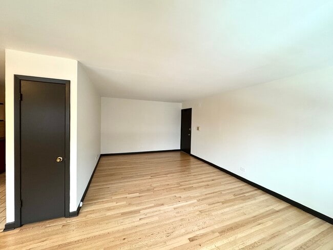 Building Photo - 424 Elgin Ave