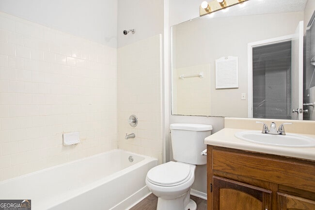 Building Photo - 5731 Wells Cir