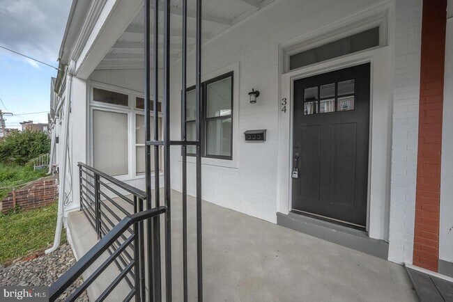 Building Photo - 34 W Durham St