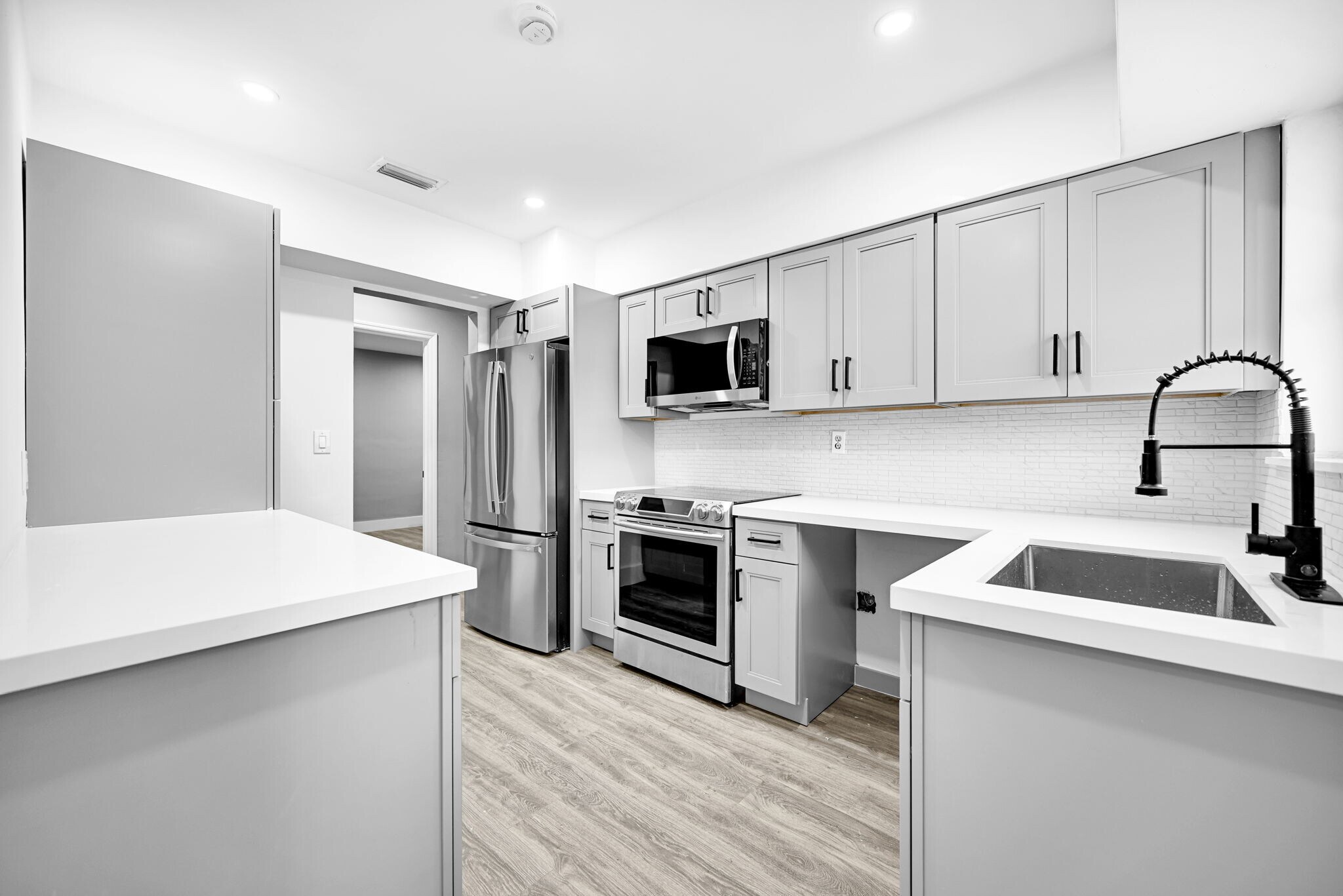 Building Photo - 645 NE 149th St