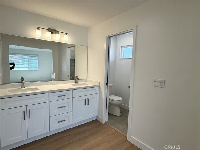 Building Photo - 9872 Kings Canyon Dr