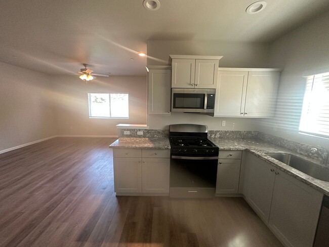 Building Photo - Wood Ranch Apartments 506