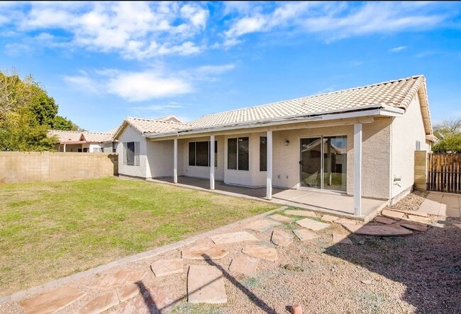 Building Photo - AVAILABLE NOW IN MESA RED MOUNTAIN AREA