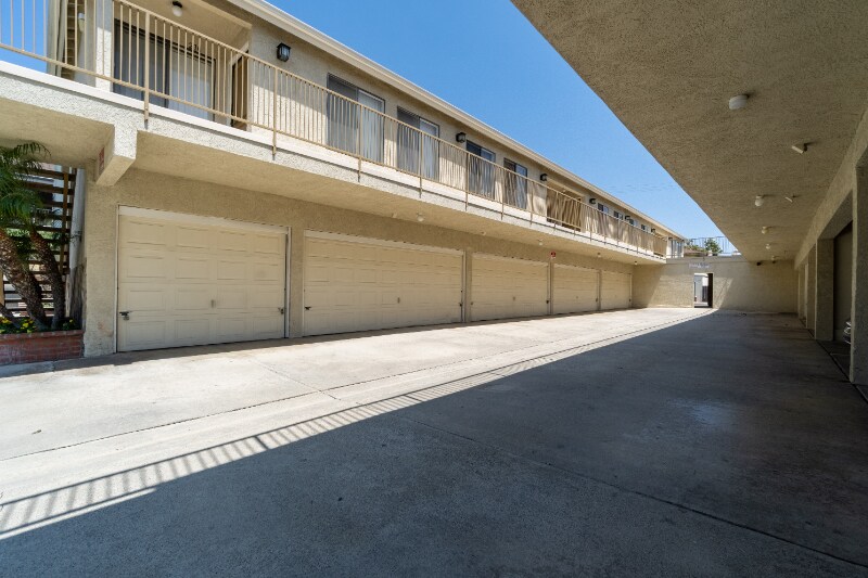 Building Photo - 322 S Claudina St
